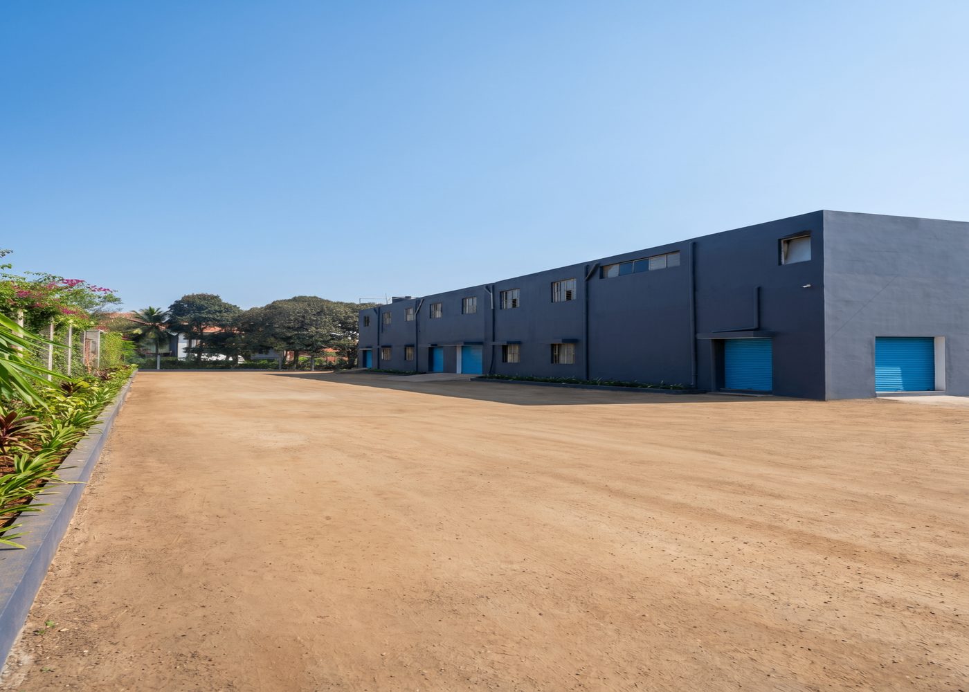 Side driveway with access along the warehouse building